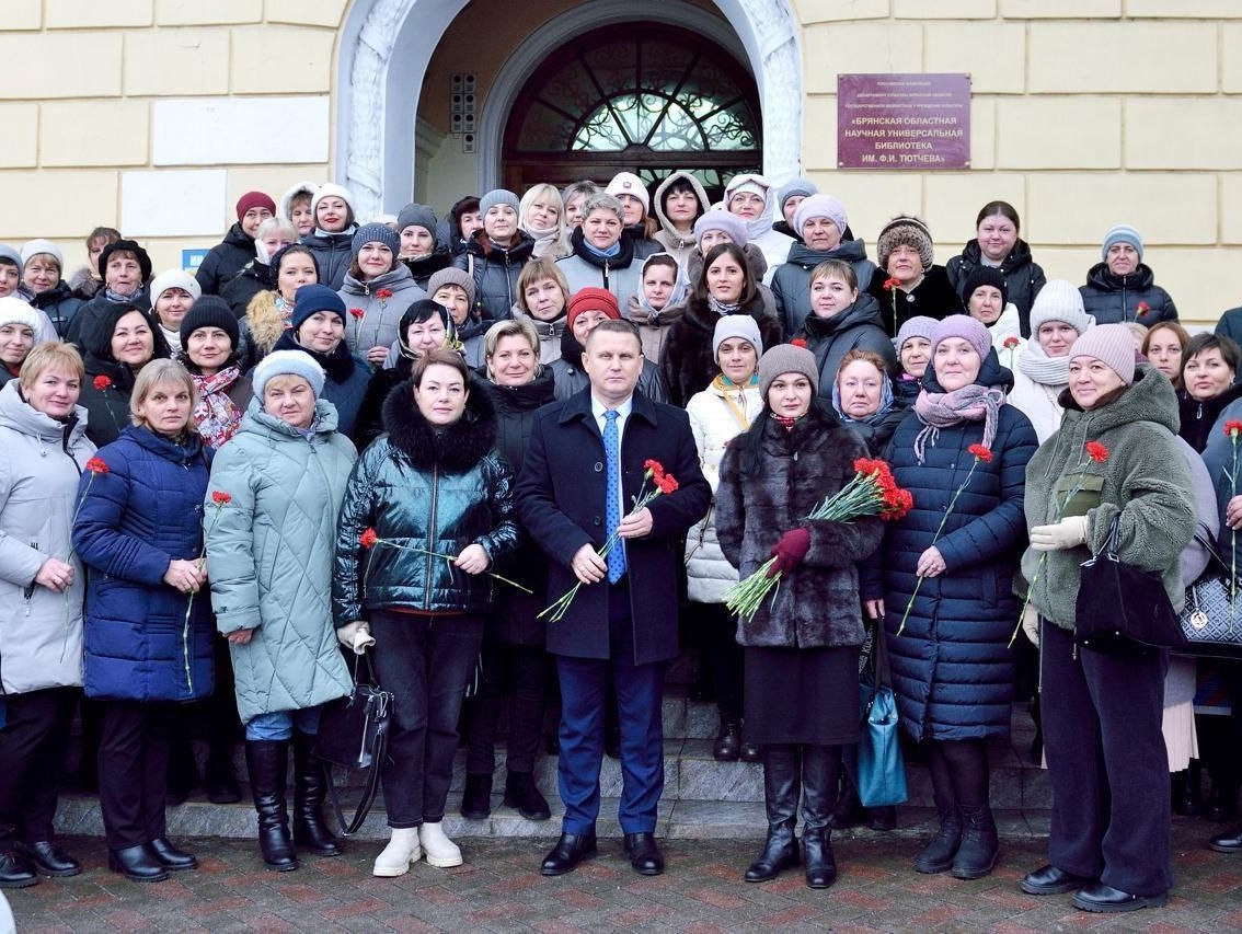 Депутат Брянской облдумы от "РОДИНЫ" Геннадий Селебин выступил на торжественном поэтическом митинге