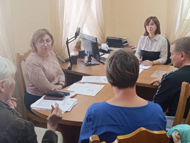 Председатель Тамбовской гордумы, избранный от "РОДИНЫ", провела прием граждан
