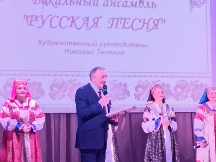 Новосибирский вокальный ансамбль "Русская песня" поздравил депутат горсовета от "РОДИНЫ" Леонид Рыбин