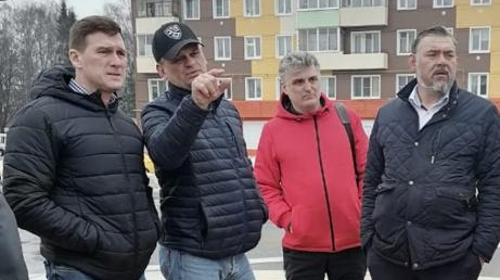Депутат-родинец Сергей Захаров проверил площадь в подмосковном городе Пересвет