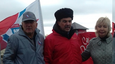 Волгоградские члены партии "РОДИНА" приняли участие в акции "Каравай мира"