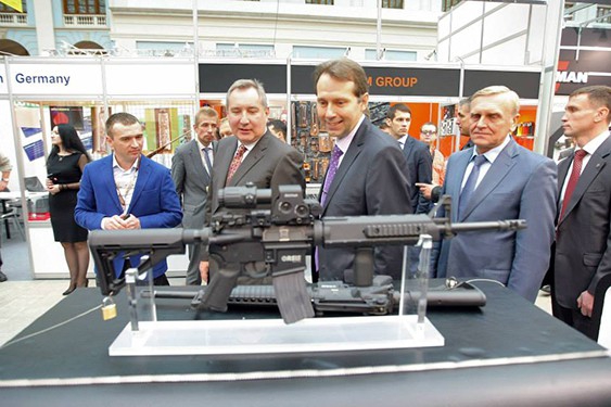 Дмитрий Рогозин на открытии выставки ARMS & Hunting 2013, Москва, 10 октября 2013 г.