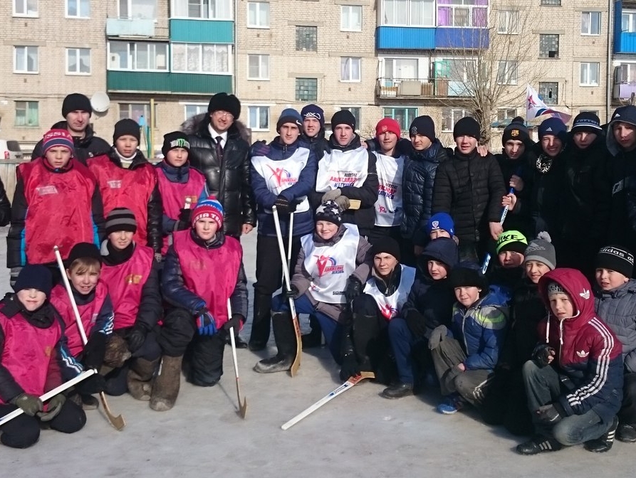 Забайкальские соратники провели турнир по хоккею с мячом в валенках