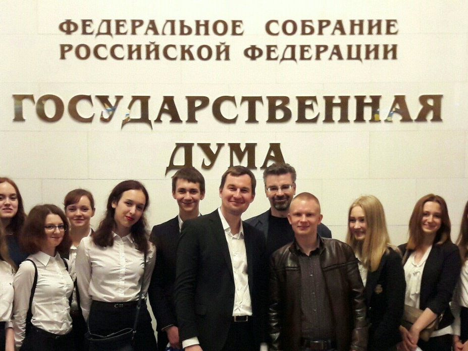 Владимир Лактюшин организовал экскурсию по Госдуме для гимназистов Удельной
