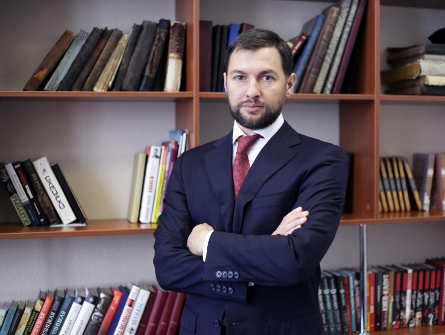 Николай Ханин: Партия старается помогать русским людям везде