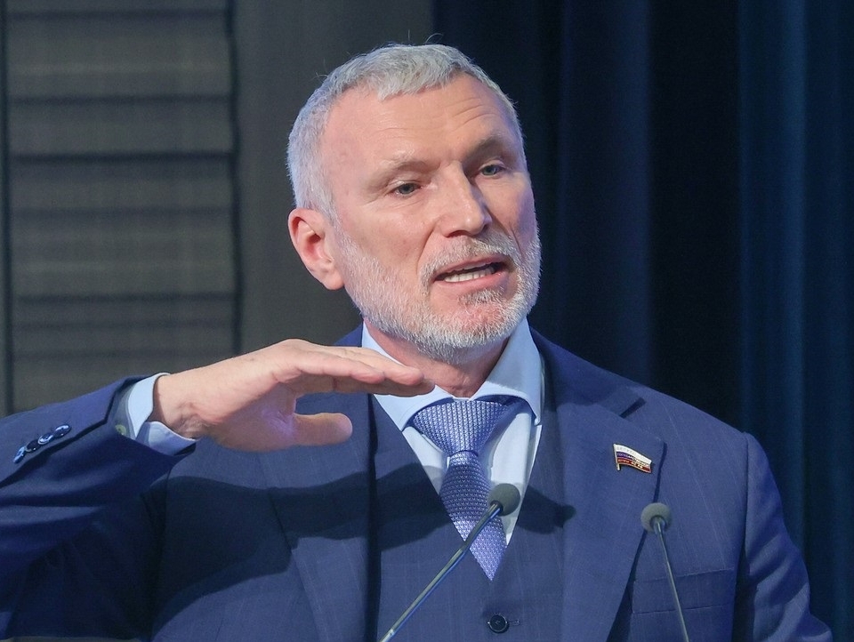 Журавлев: Кураторы Киева начали вкидывать в СМИ тему сдачи территорий Украины