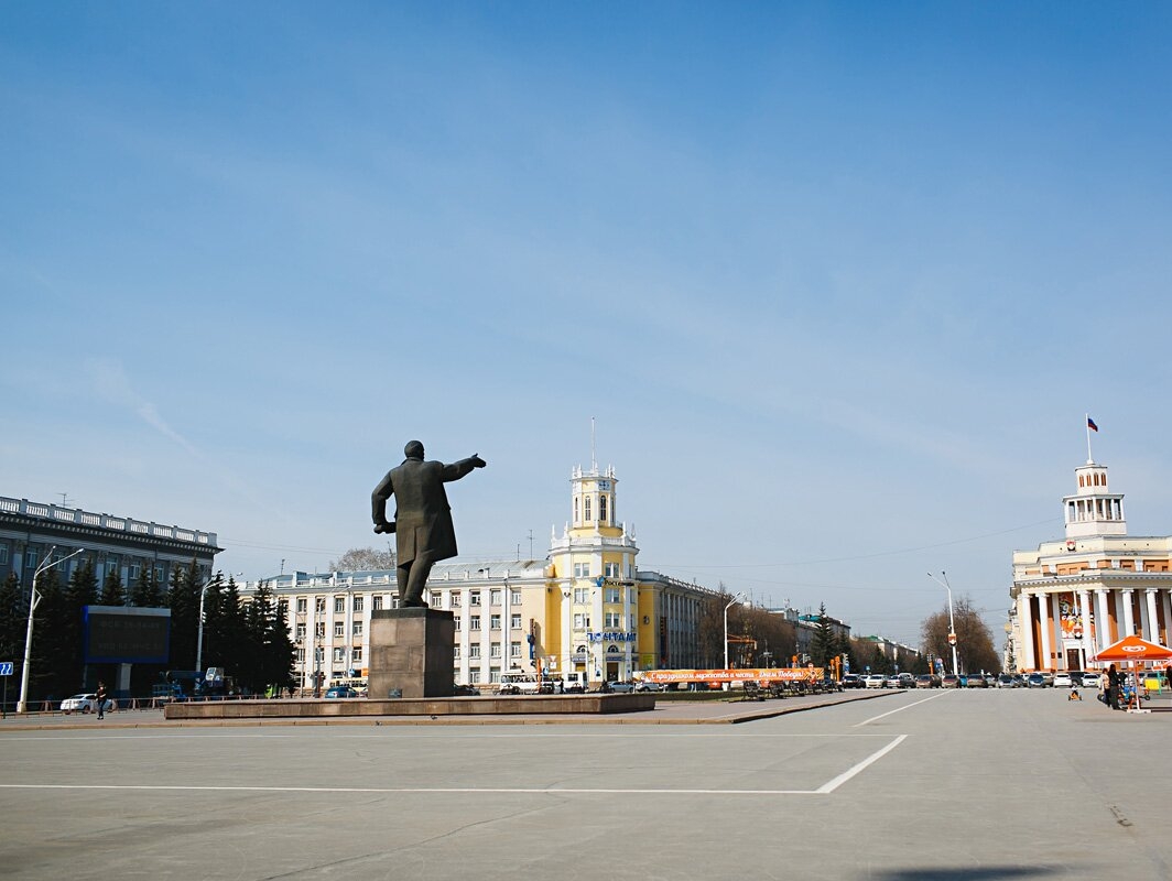 Жители Кемерово жалуются на грязь на улице Сибиряков-Гвардейцев