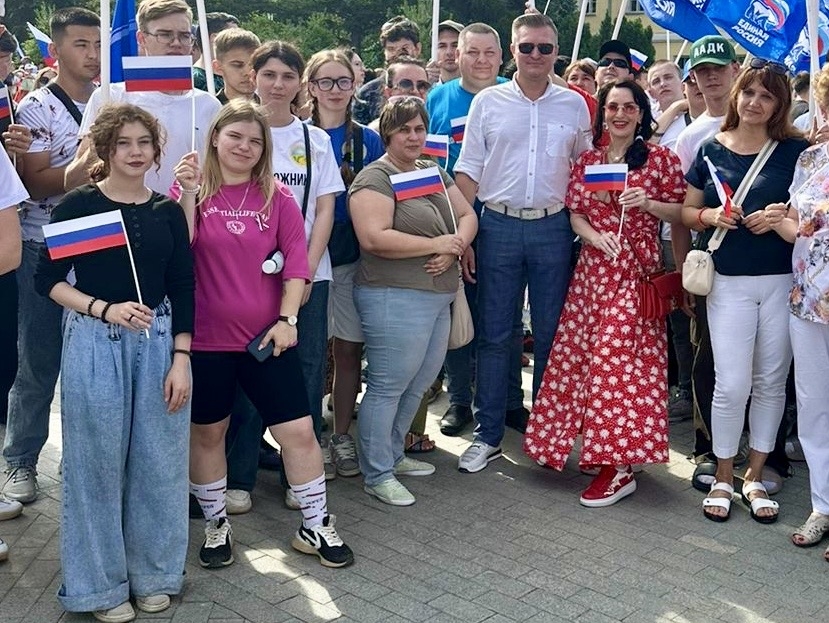 ВЛАДИМИР СУХАРЕВ ПОЗДРАВИЛ АСТРАХАНЦЕВ С ДНЕМ РОССИИ