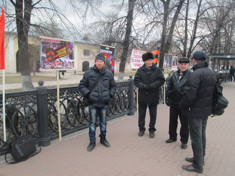Рязанские активисты организовали пикет в поддержку Новороссии