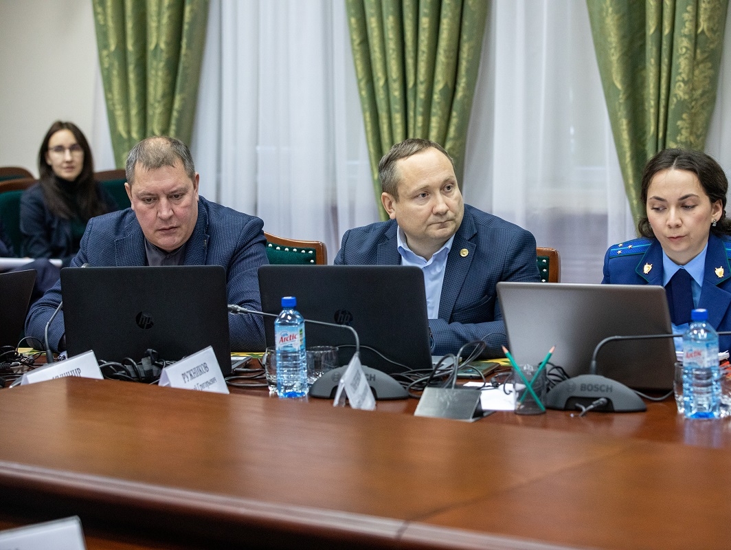 Андрей Ружников обсудил повестку дня 16-й сессии парламента НАО