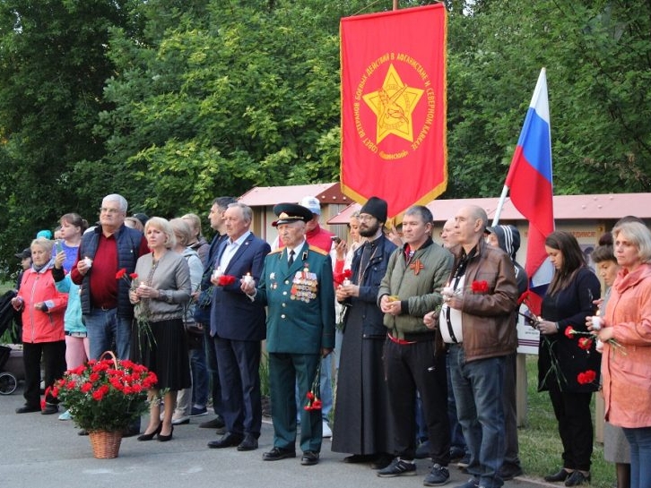 Акция "Свеча памяти" прошла при поддержке Клуба избирателей Вячеслава Илюхина и реготделения "РОДИНЫ"