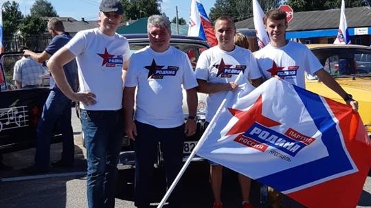 Кандидат от "РОДИНЫ" в Ярославскую облдуму Александр Губарев поздравил жителей поселка Борисоглебский