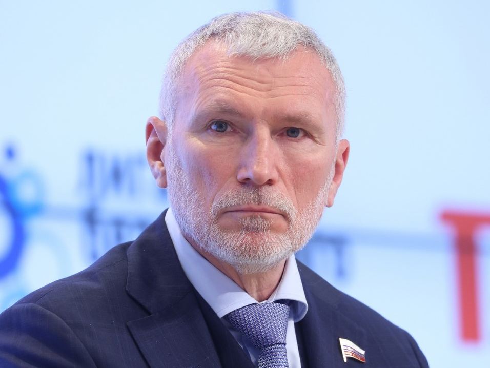 Журавлев - NEWS.ru: Запад может заменить Зеленского Ермаком или Залужным