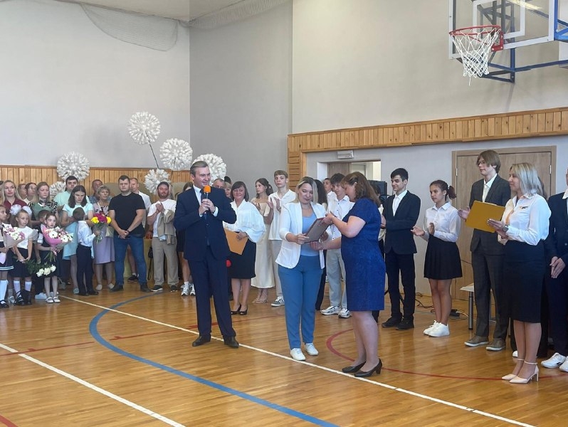 В Подмосковье кандидаты в депутаты от "РОДИНЫ" открыли учебный год