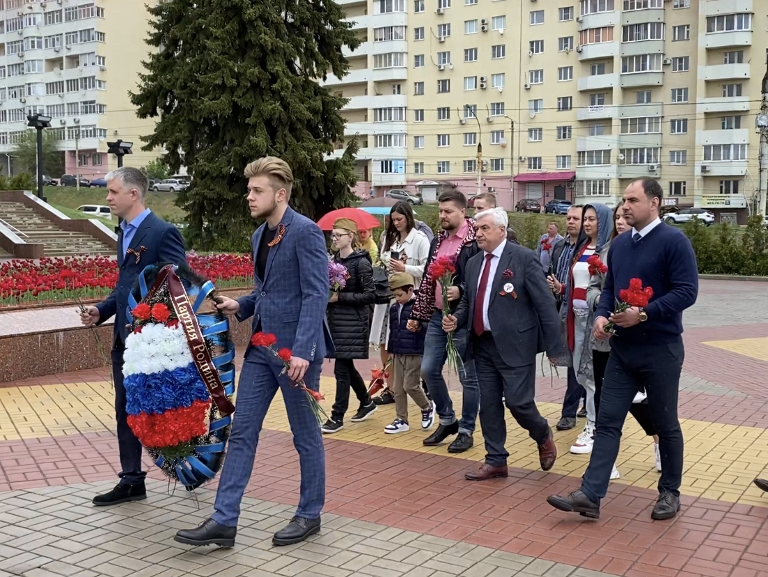 Воронежская "РОДИНА" возложила венок Памяти на "Чижовском плацдарме"