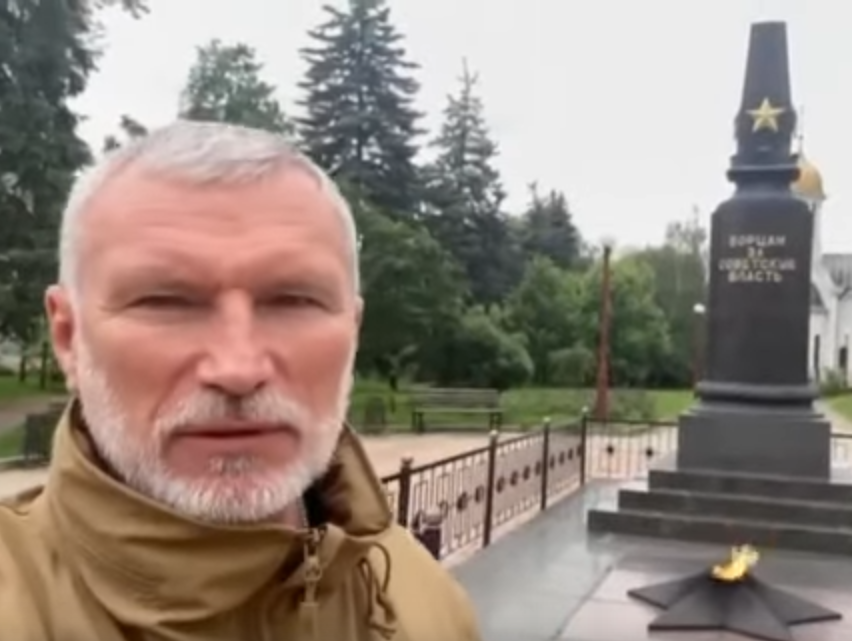 Журавлев: Проблемы с самоидентификацией появились у Украины на фоне сносов памятников
