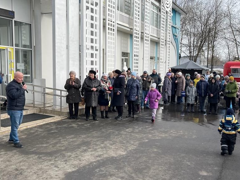 Соратники в Щелково празднуют Масленицу и голосуют на выборах Президента