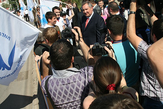 Вице-премьер РФ Дмитрий Рогозин в Молдове, 9 мая 2013 года