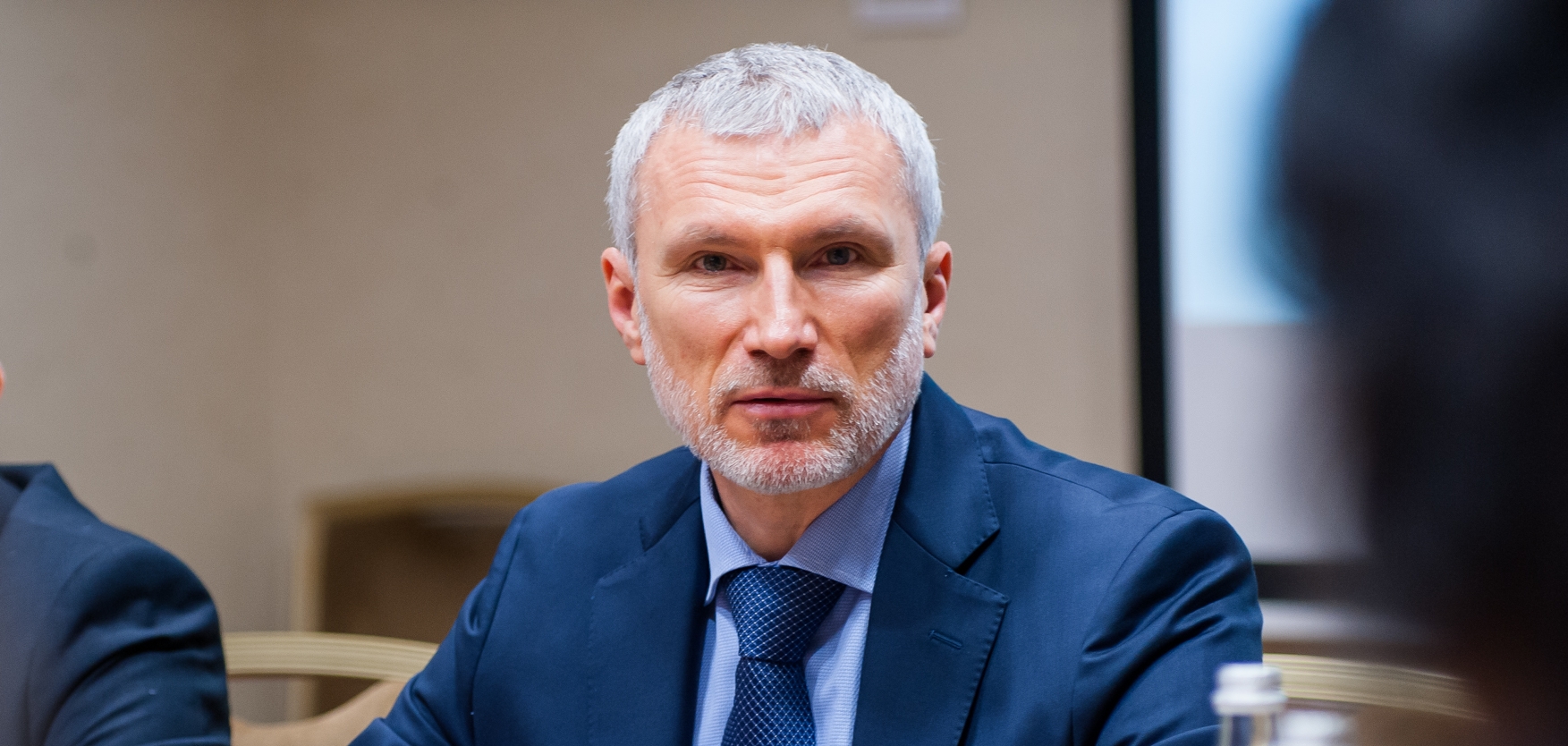 Журавлев предложил обязать власти регионов формировать ротацию госслужащих