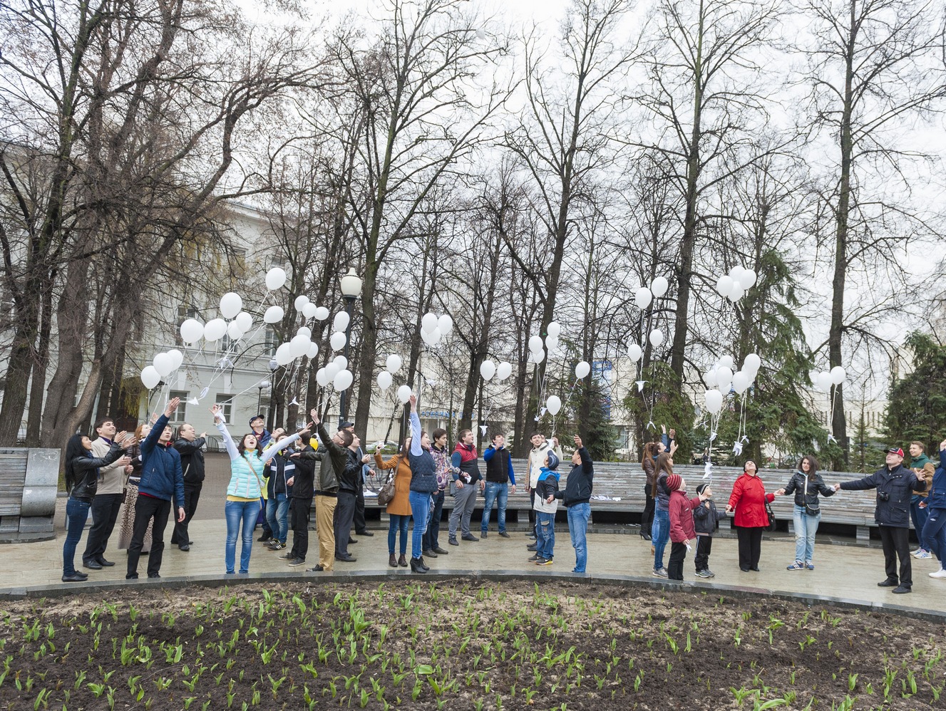 В Татарстане "РОДИНА" и "Вежливые люди" провели флэшмоб