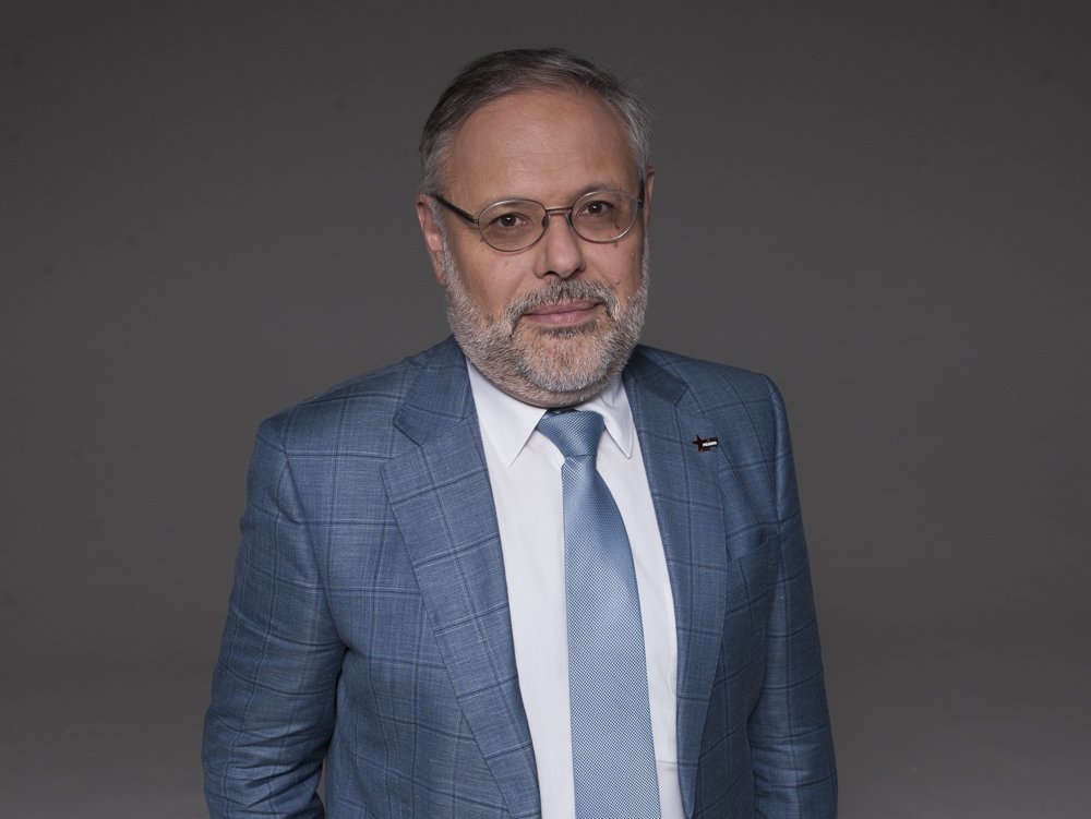 Хазин: Сбер тратит деньги куда угодно, но не на инвестиции в реальный сектор