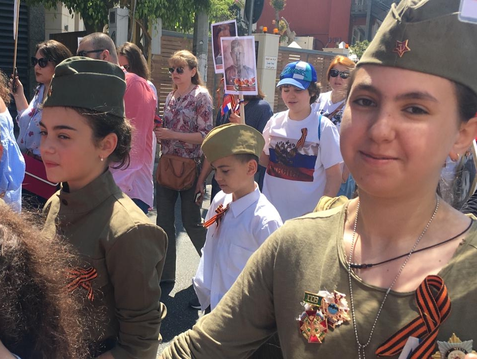 Сторонники "РОДИНЫ" в Бейруте прошли в Бессмертном полку