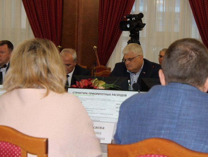 Ряд статей расходов бюджета Новосибирской области на 2024 год вызвал вопросы у Вячеслава Илюхина