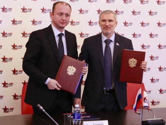 Журавлев поздравил Кнежевича с переизбранием на пост председателя Демократической народной партии