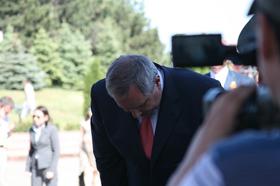 Вице-премьер РФ Дмитрий Рогозин в Молдове, 9 мая 2013 года