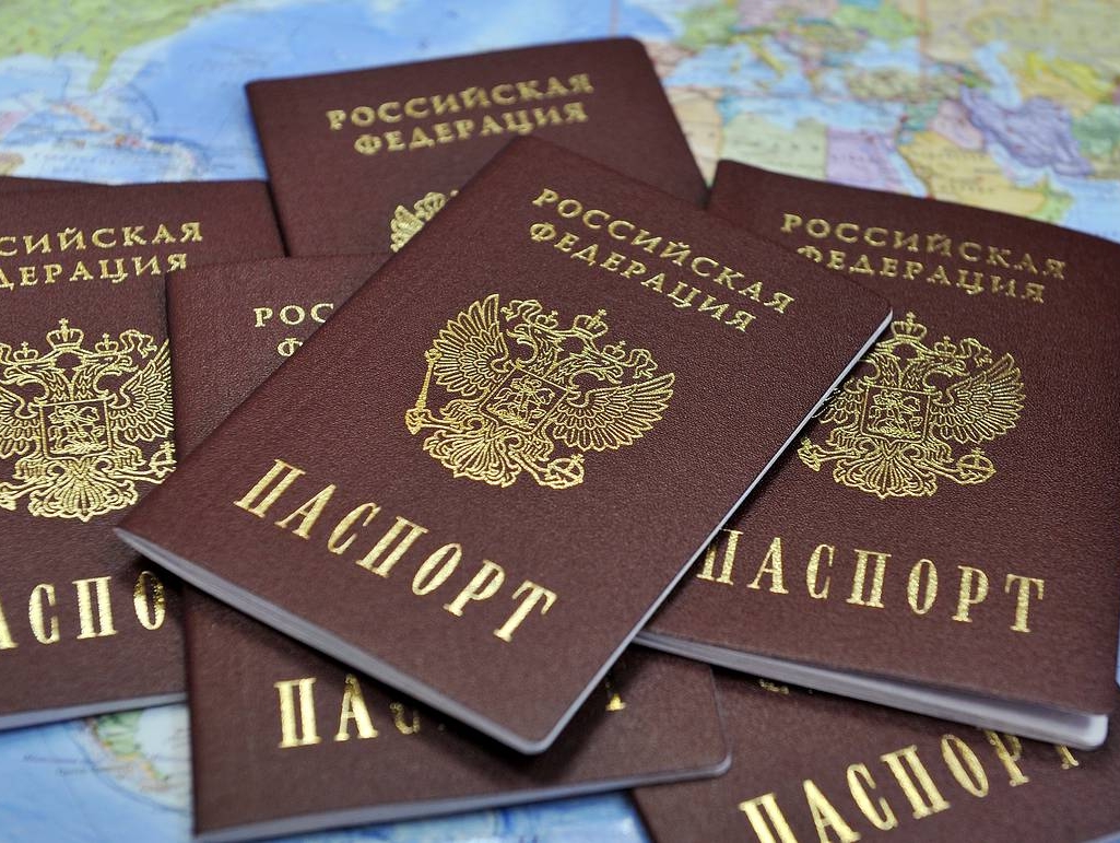 Журавлев предлагает освободить детей от уплаты пошлины за выдачу паспорта