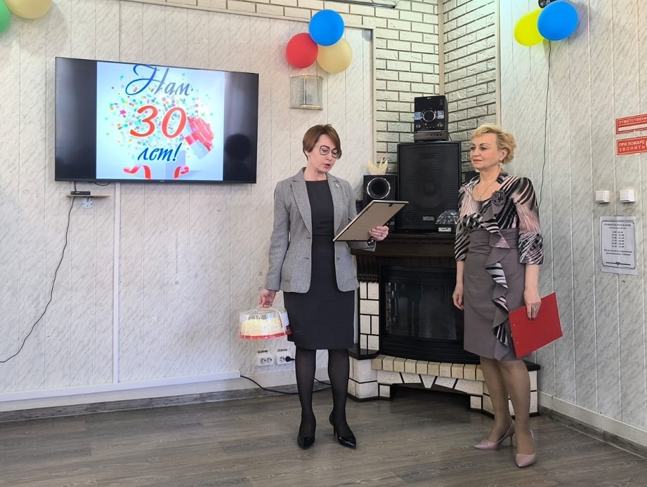 Помощники Вячеслава Илюхина поздравили с 30-летием областной комплексный центр социальной реабилитации «Надежда»