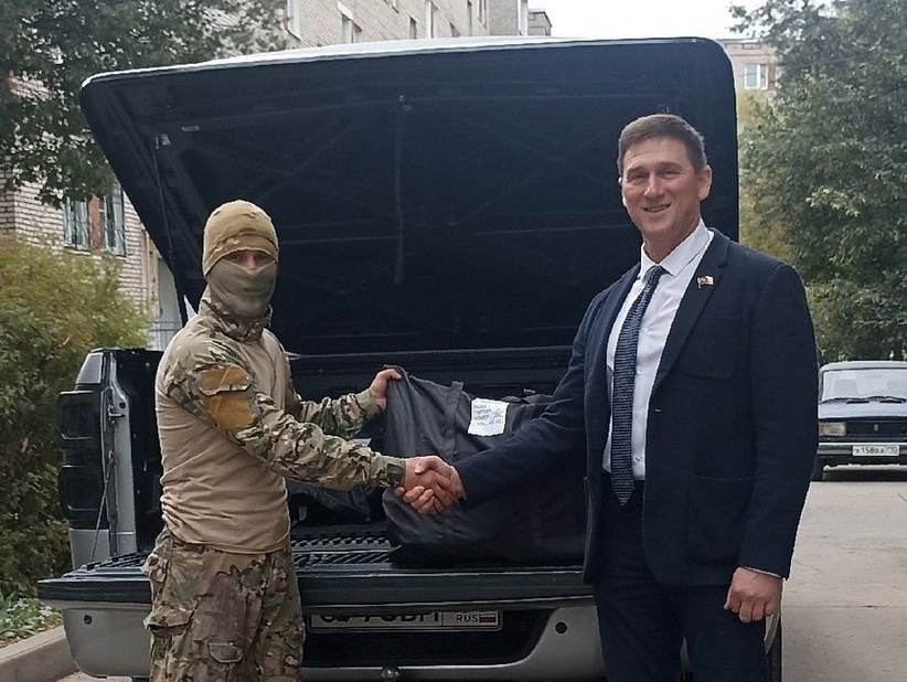 Сергей Захаров передал в зону проведения СВО партию бронежилетов