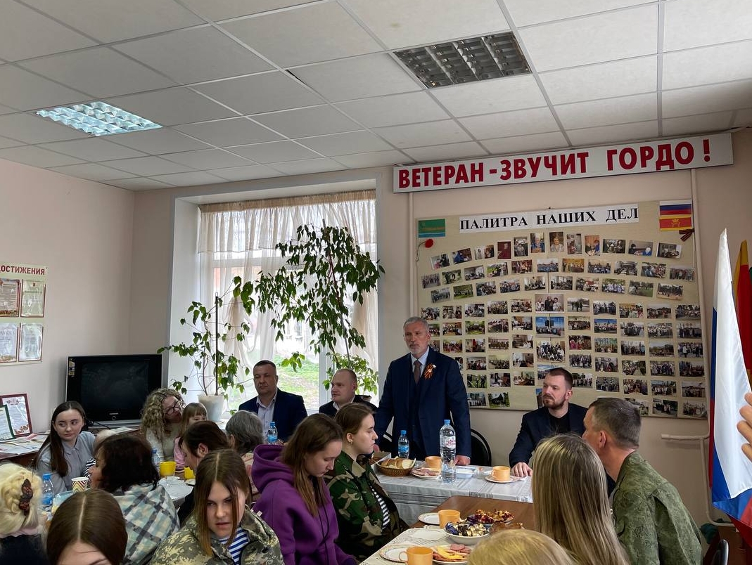 В Твери лидер партии "РОДИНА" Алексей Журавлев встретился с ветеранами и поисковиками