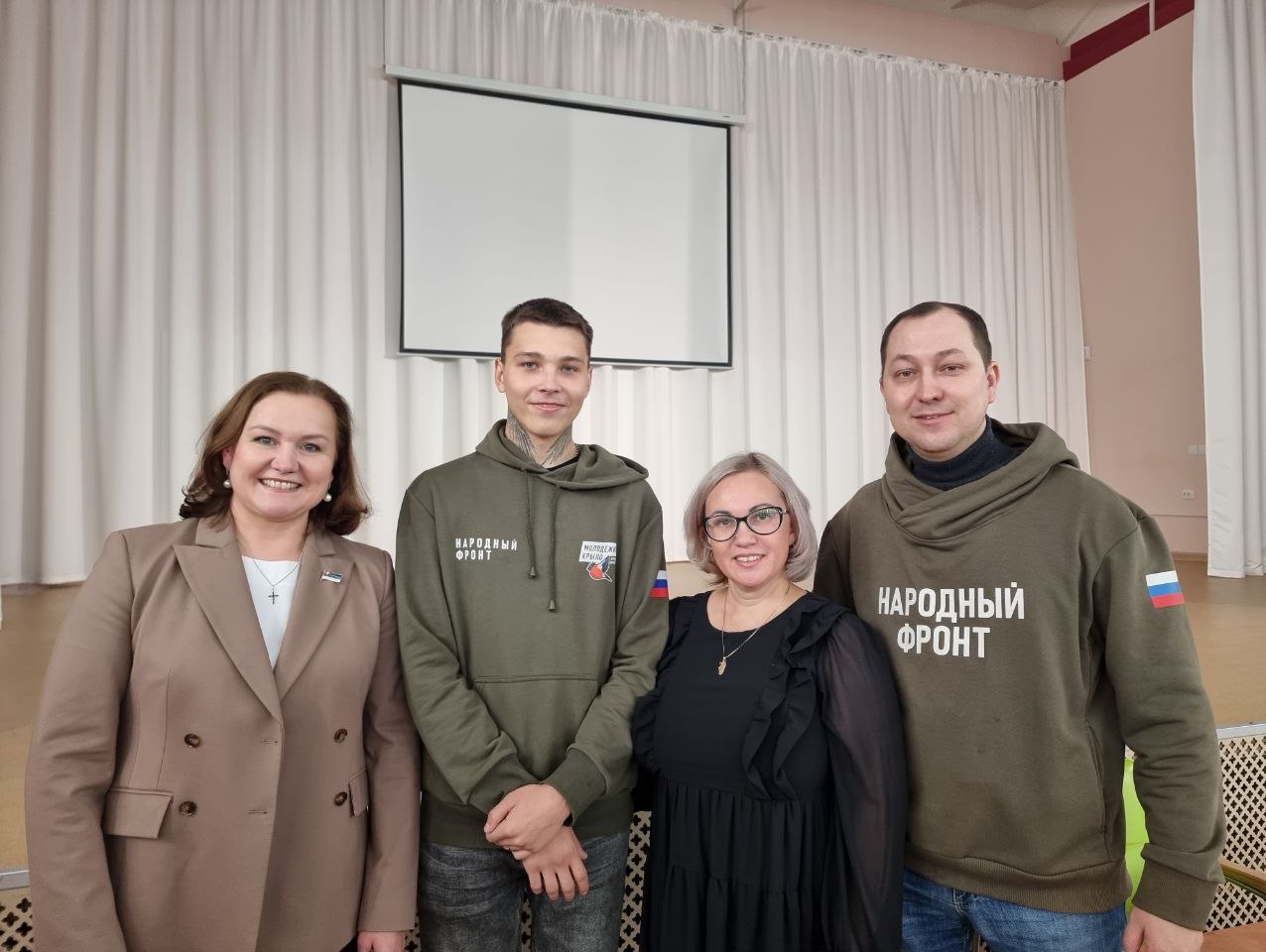 Елена Иванова вместе с коллегами из Народного фронта провели патриотическую встречу со студентами