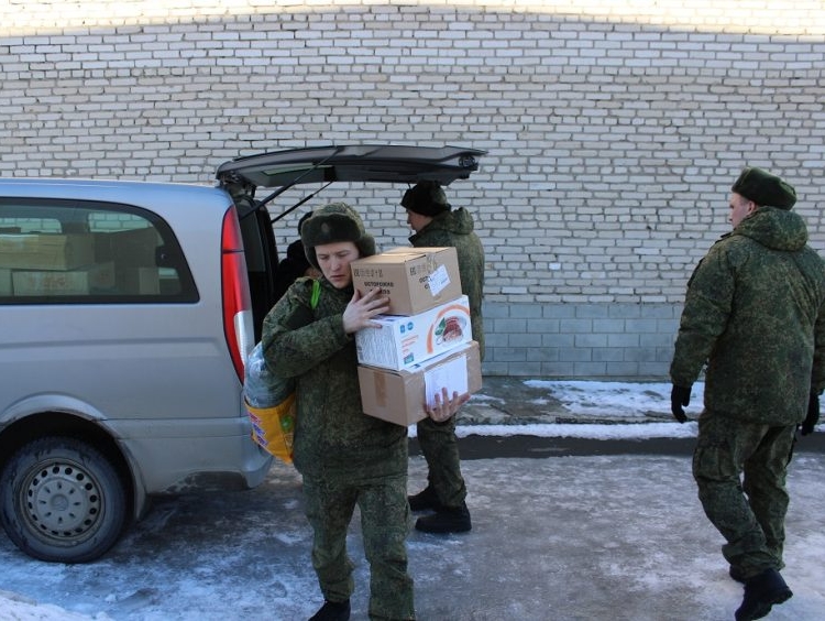 Клуб избирателей Вячеслава Илюхина передал десантникам еще одну партию гумпомощи и снаряжения