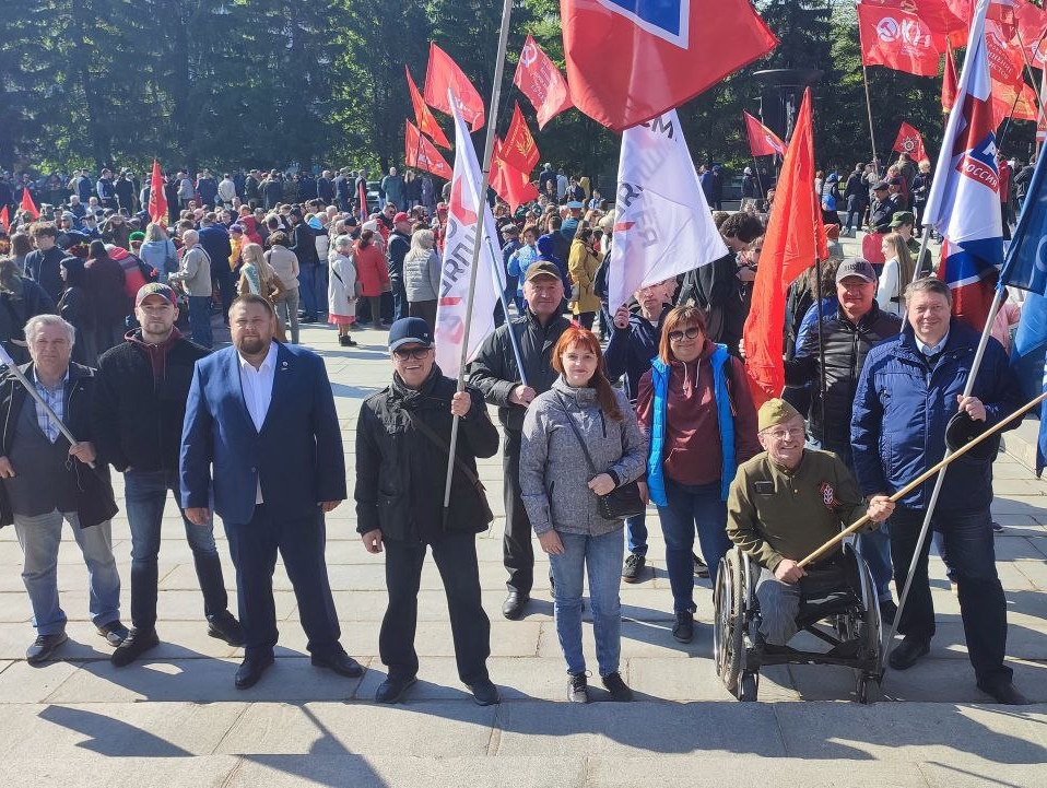 Активисты и руководители челябинских отделений «РОДИНЫ» приняли участие в возложении цветов в память у Вечного огня