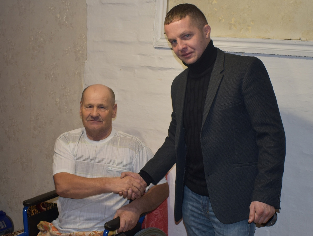 В Международный день инвалидов кировская "РОДИНА" провела акцию "Рука помощи"