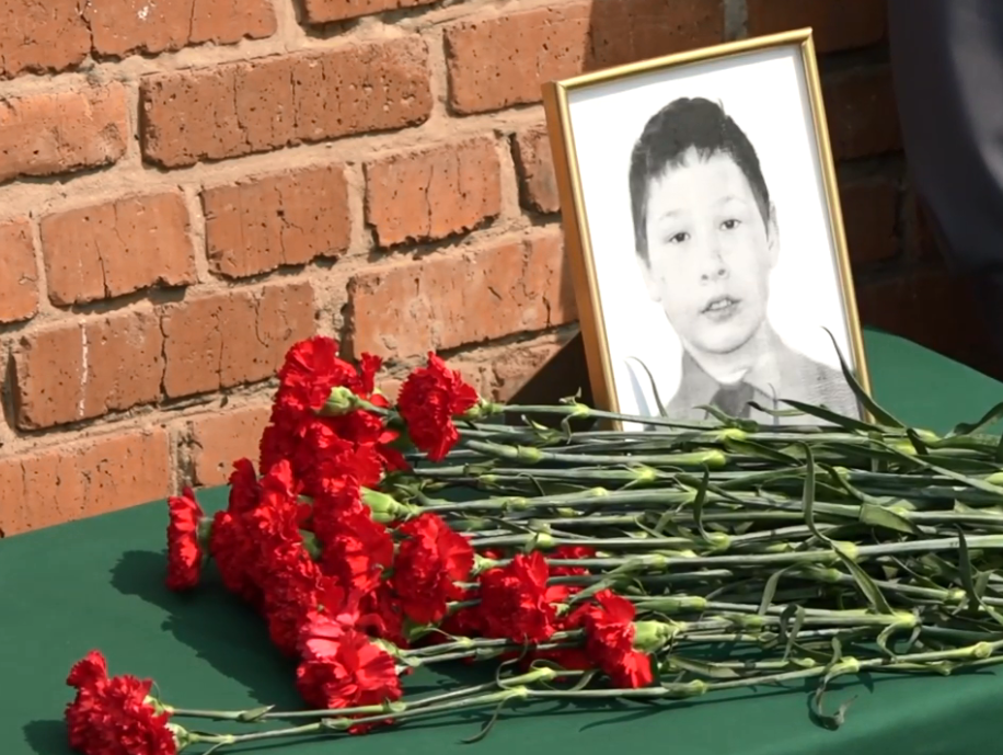 Удмуртская "РОДИНА" стала инициатором открытия таблички в честь ученика, спасшего сестер ценой жизни