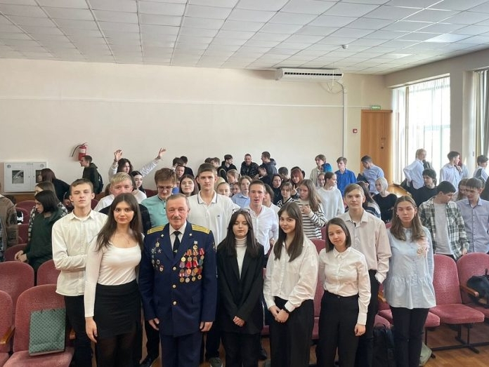 Депутат Совета депутатов г. Новосибирска от партии «РОДИНА» Леонид Рыбин провел Урок мужества