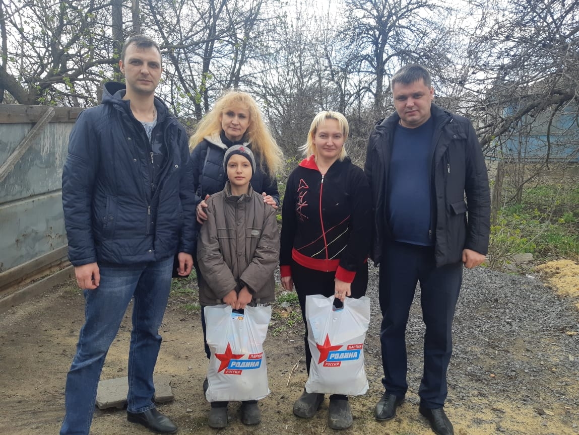 "РОДИНА" в Семилукском районе Воронежской области продолжает раздачу продуктовых наборов