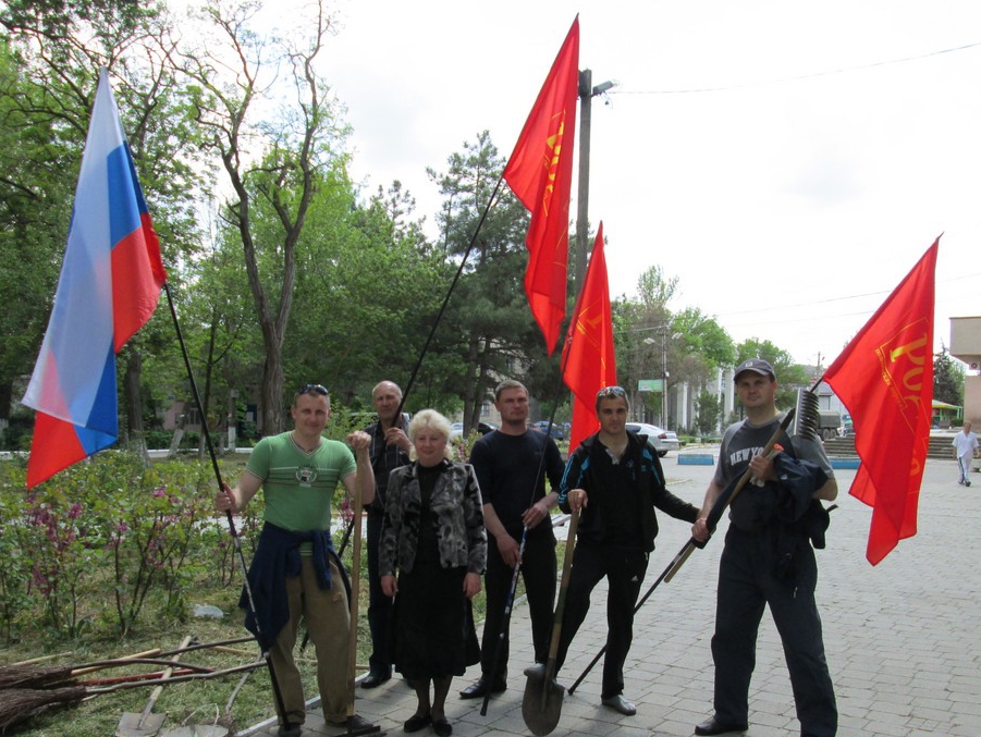 Крымская "РОДИНА" избавила от мусора парк города Джанкой
