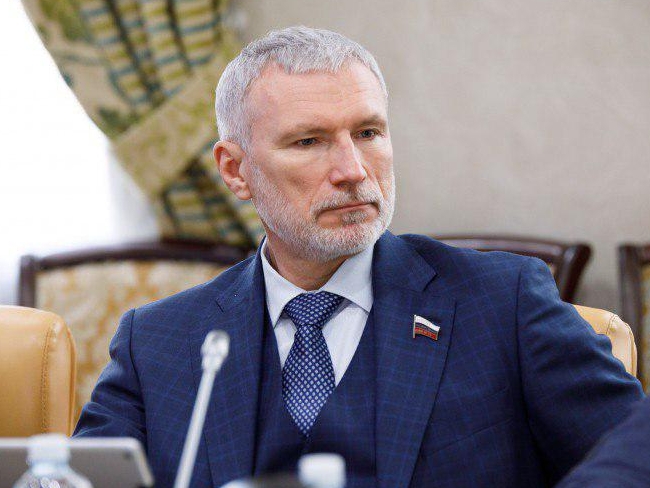 Журавлев в "Аргументах недели": США на Украине получают прибыль и пытаются ослабить РФ
