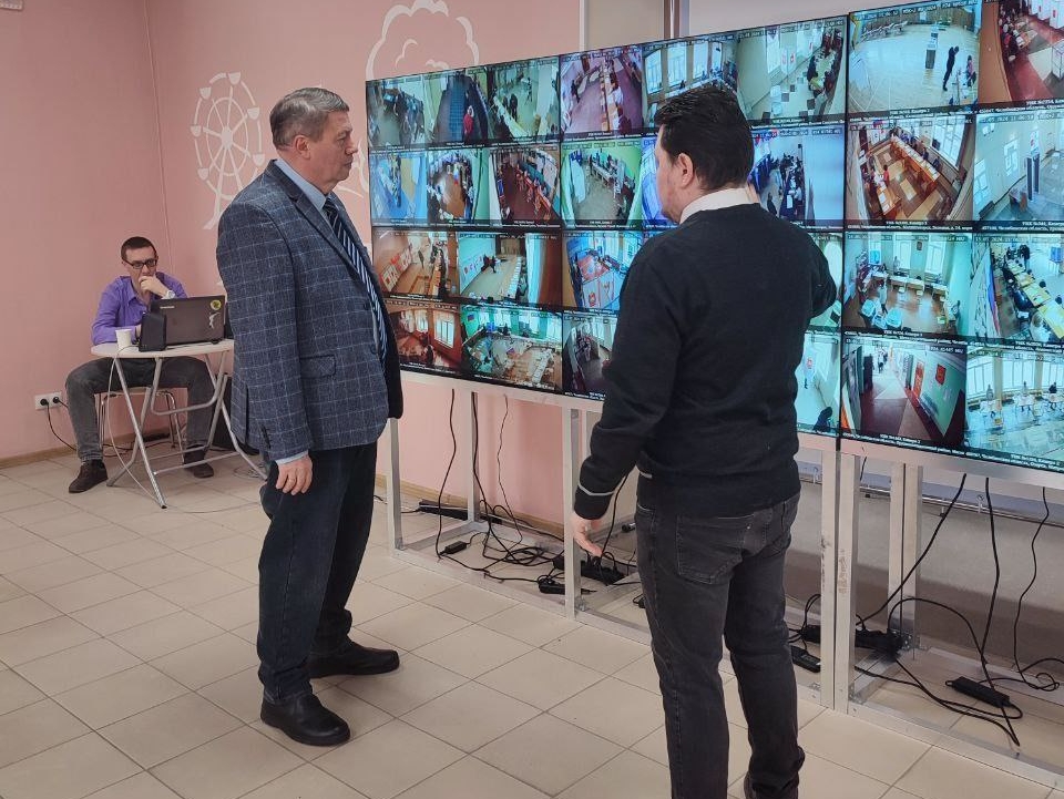 Челябинские родинцы посетили региональный Штаб по контролю и наблюдению за выборами