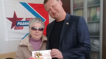 "РОДИНА" провела традиционную благотворительную акцию по вручению пасхальных куличей в Новомосковске
