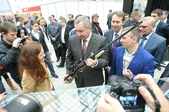 Дмитрий Рогозин на открытии выставки ARMS & Hunting 2013, Москва, 10 октября 2013 г.
