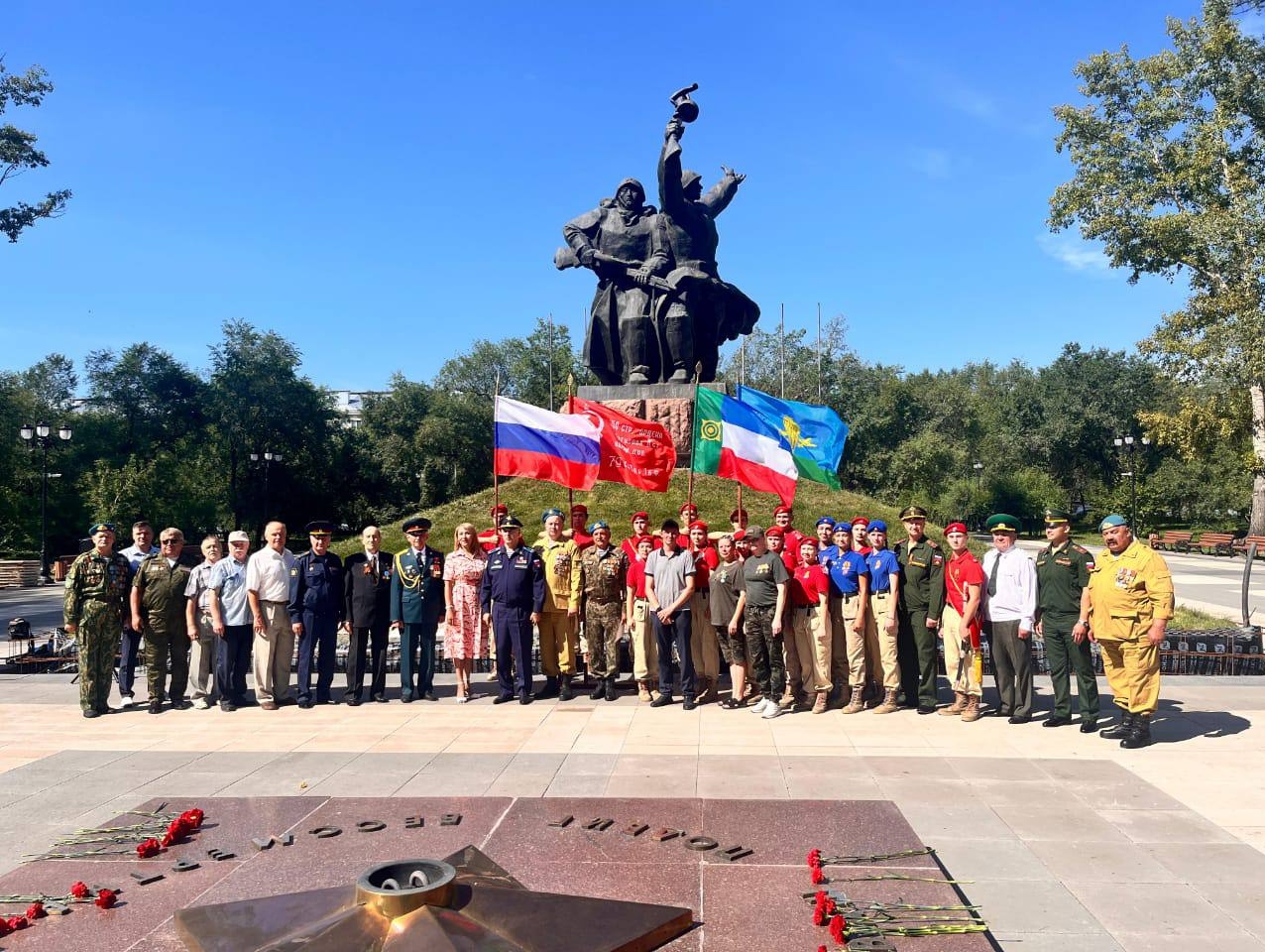 Партийцы в Абакане  приняли участие в митинге, посвященном дню Воздушно-десантных войск