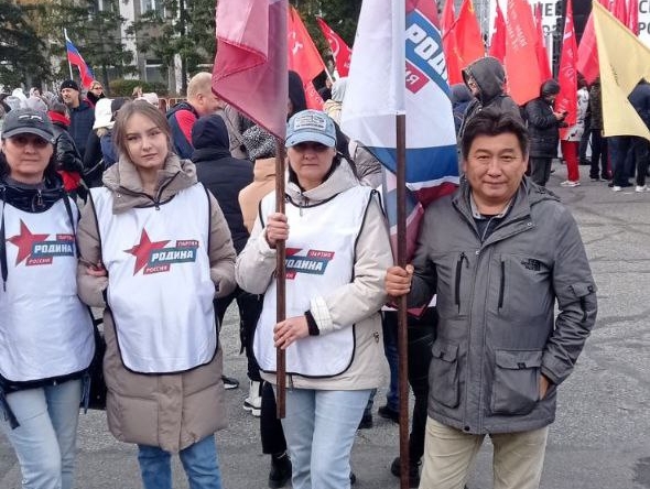 Хакасская "РОДИНА" приняла участие в митинге, посвящённом присоединению новых регионов к РФ