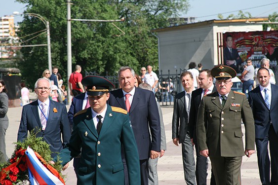 Вице-премьер РФ Дмитрий Рогозин в Молдове, 9 мая 2013 года