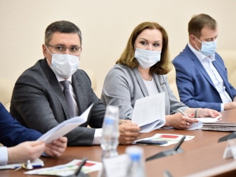 ЕЛЕНА ИВАНОВА: "ШКОЛЬНЫЕ ДОРОГИ" В КОМИ ДОЛЖНЫ БЫТЬ ПРИВЕДЕНЫ В ПОРЯДОК В ПЕРВУЮ ОЧЕРЕДЬ