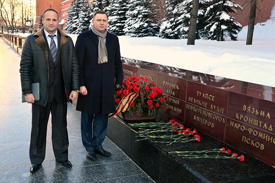 Возложение цветов к стеле городов Воинской славы в честь 70-летия освобождения Воронежа от фашистских захватчиков, 25 января 2013 г.